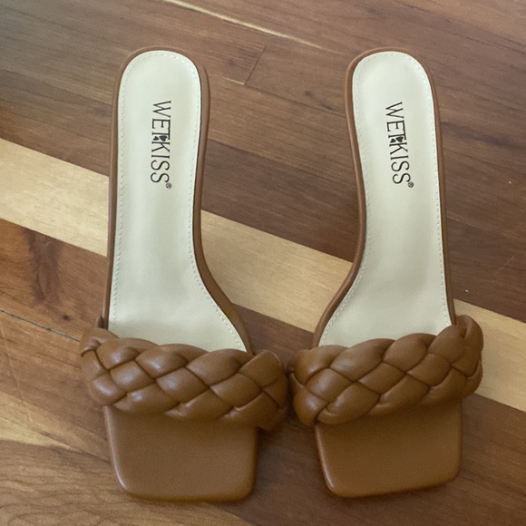 NWOT Neutral Caramel Colored Vegan Leather Braided Mule - Picture 1 of 12